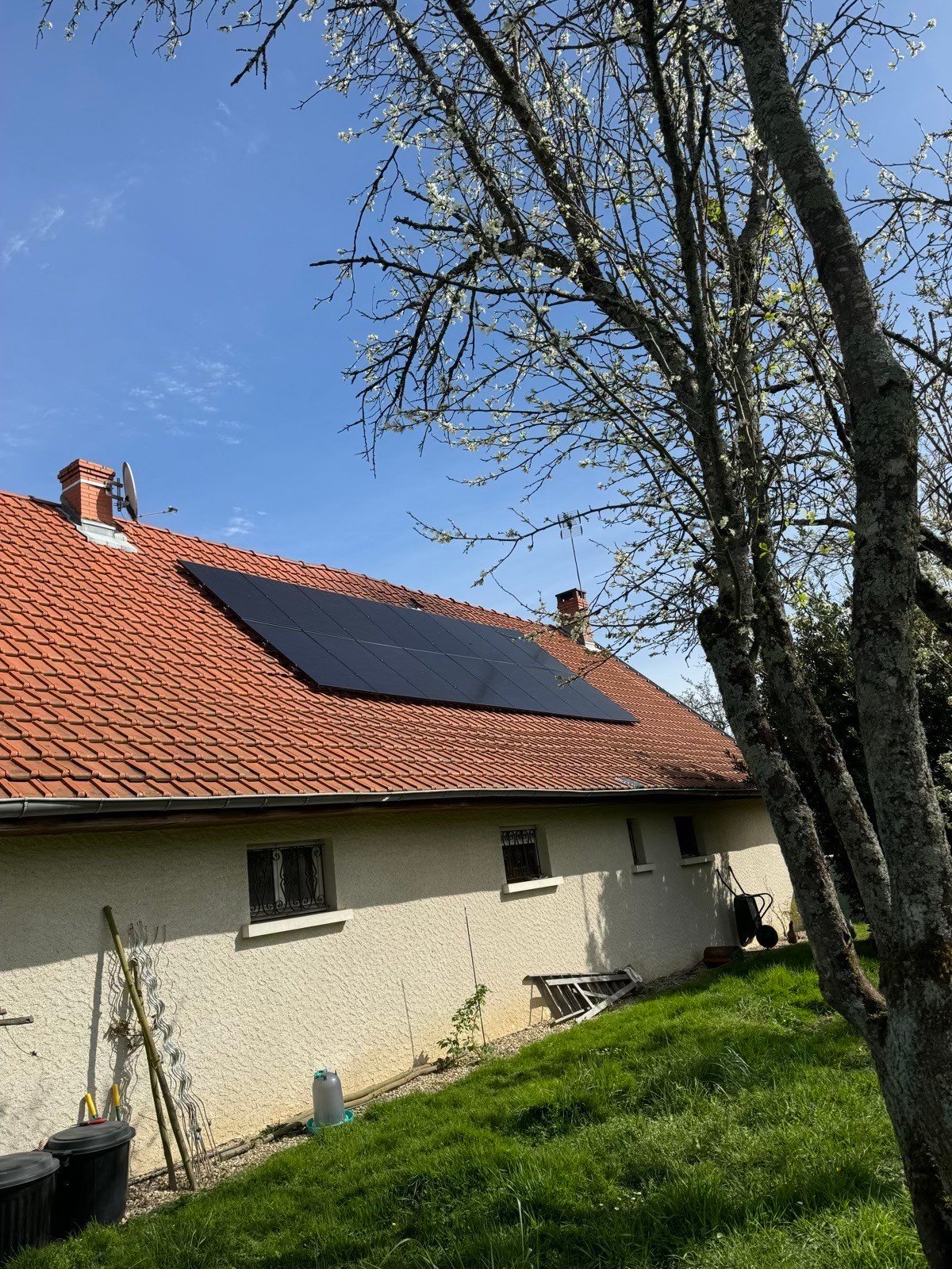 Installation photovoltaïque réalisée par SLG RESEAU ENR dans la Loire — chantier 3