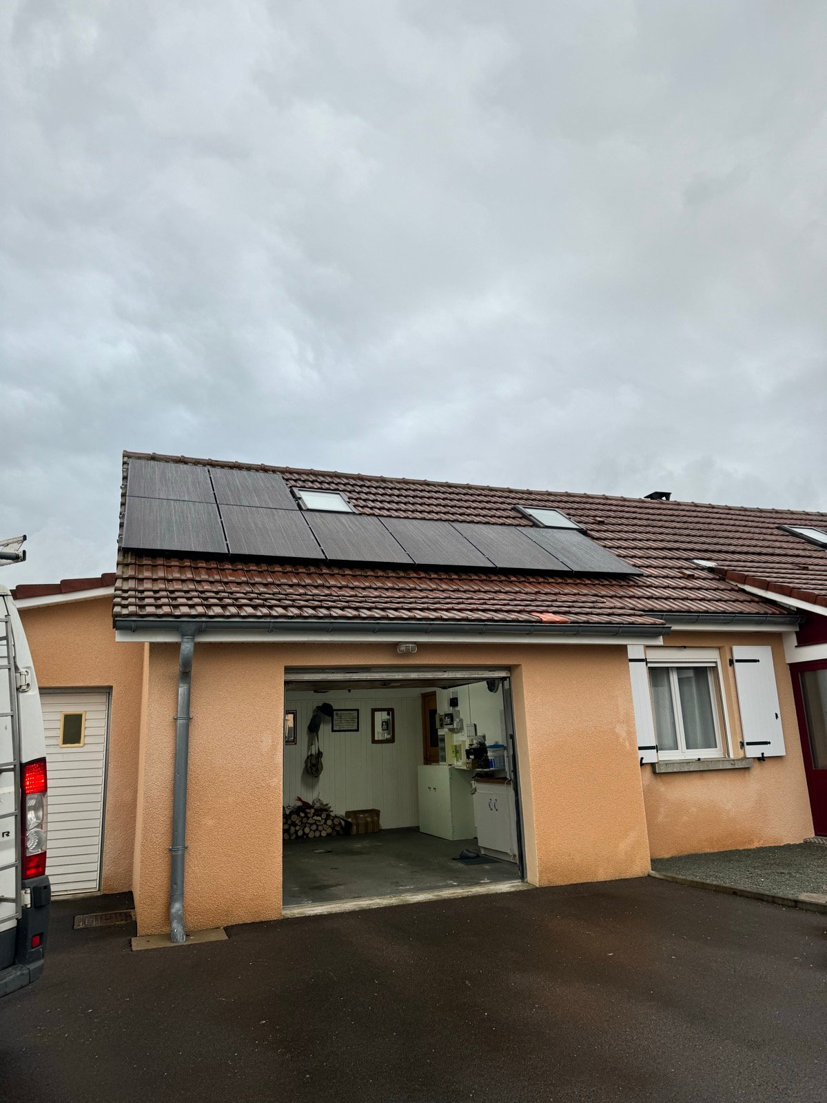 Installation photovoltaïque réalisée par SLG RESEAU ENR dans la Loire — chantier 5