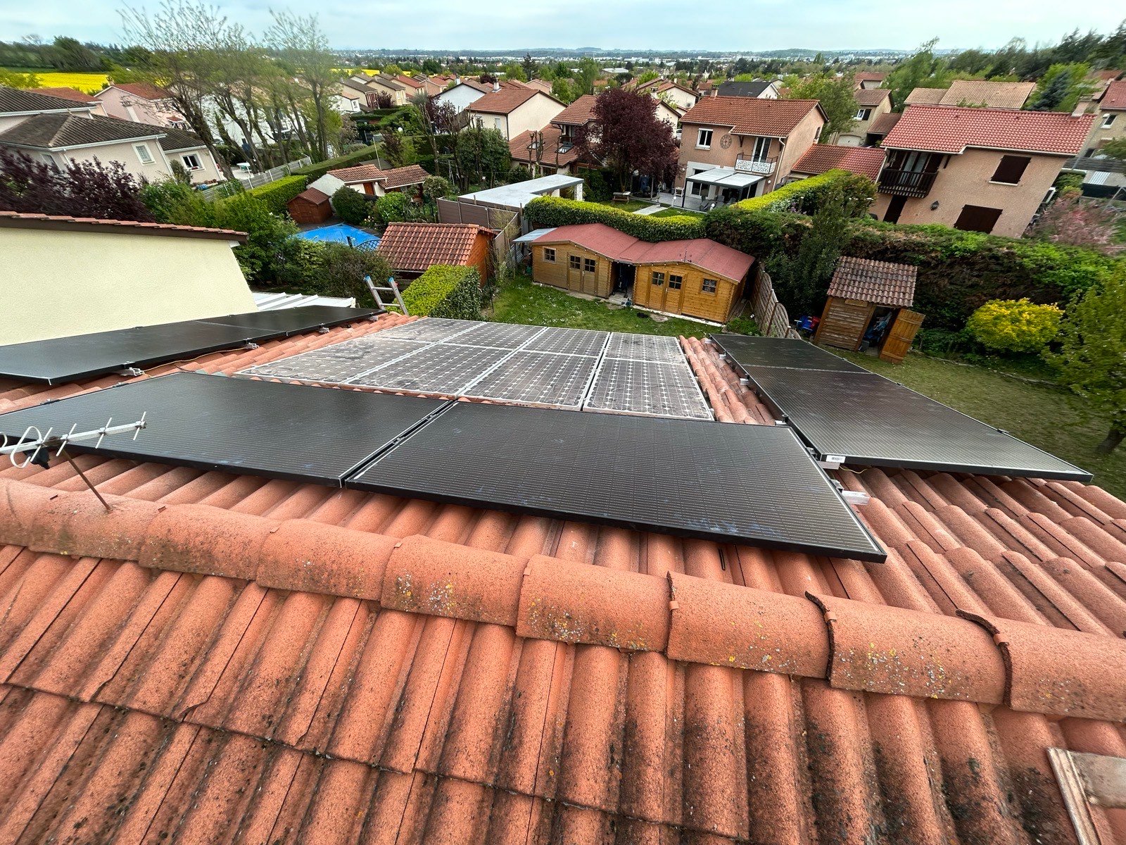 Installation photovoltaïque réalisée par SLG RESEAU ENR dans la Loire — chantier 6