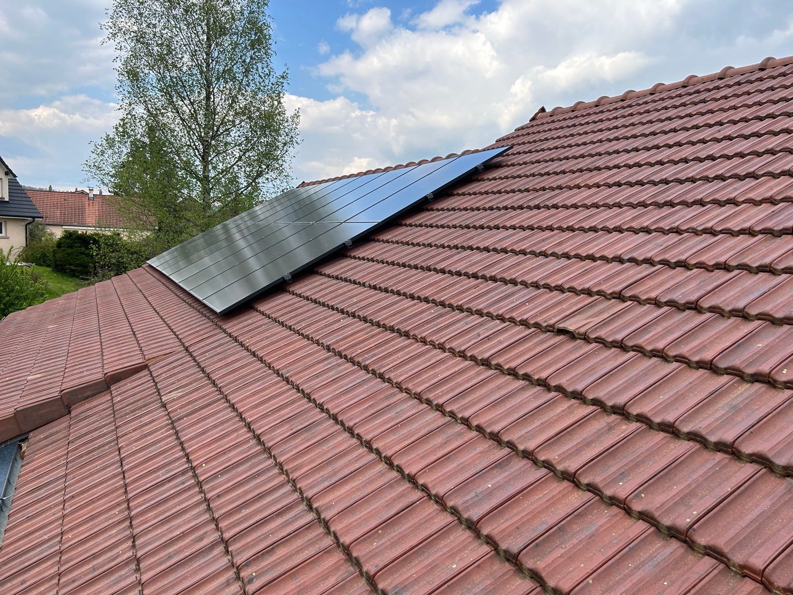 Installation photovoltaïque réalisée par SLG RESEAU ENR dans la Loire — chantier 7