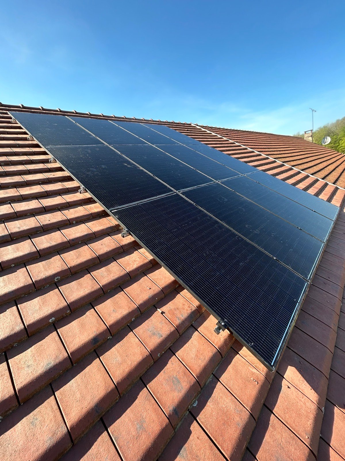 Installation photovoltaïque réalisée par SLG RESEAU ENR dans la Loire — chantier 8