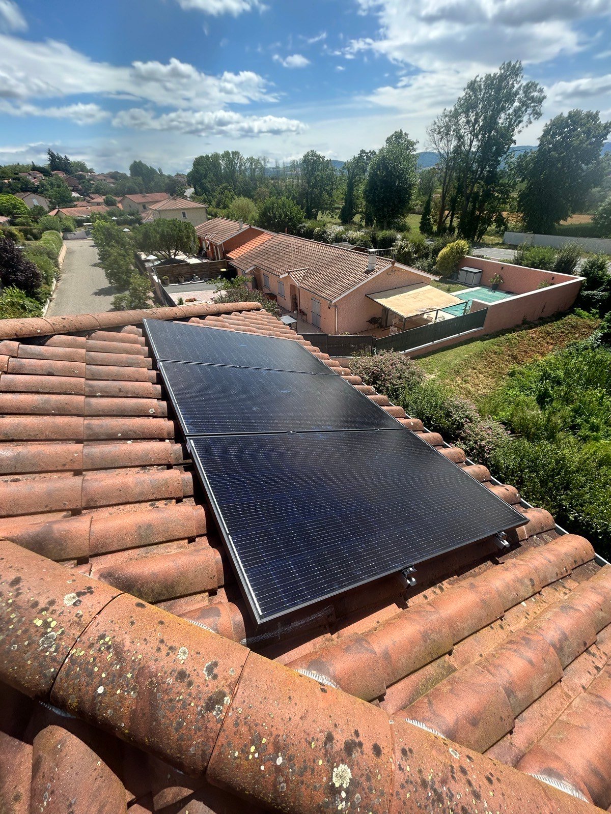 Installation photovoltaïque réalisée par SLG RESEAU ENR dans la Loire — chantier 13