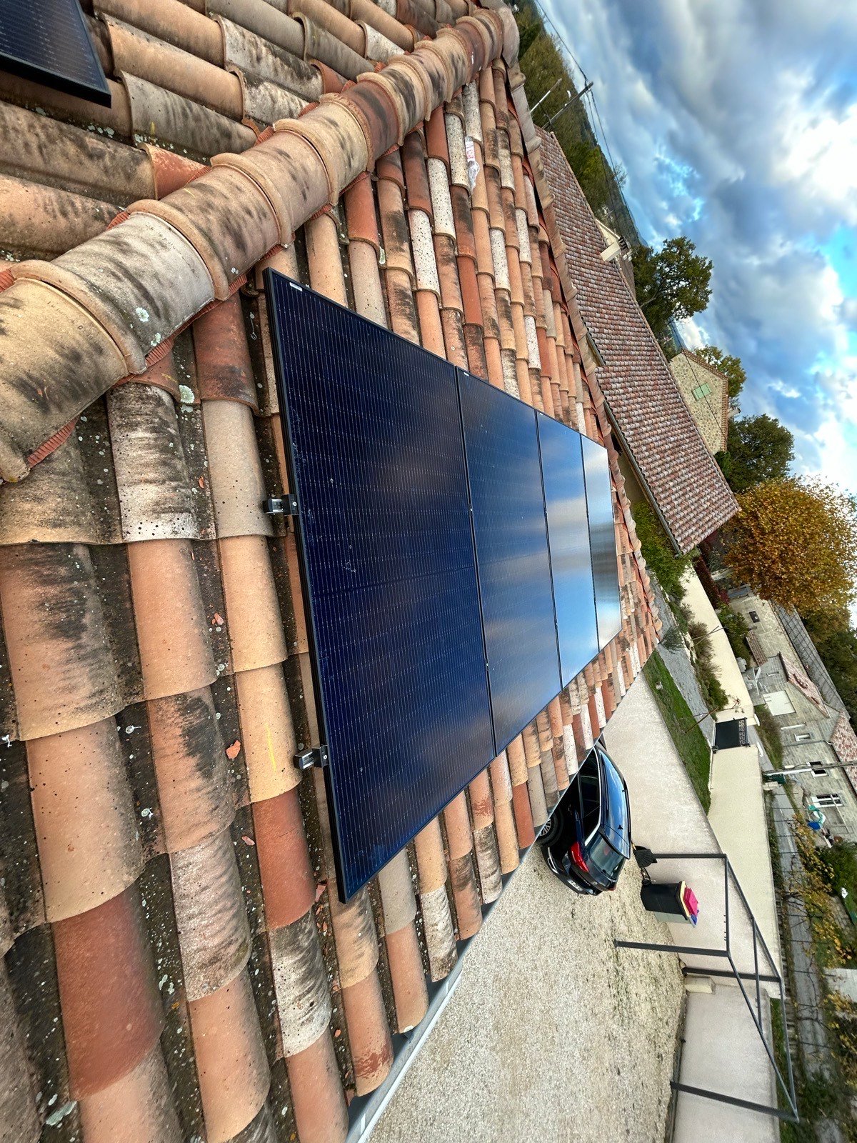 Installation photovoltaïque réalisée par SLG RESEAU ENR dans la Loire — chantier 14