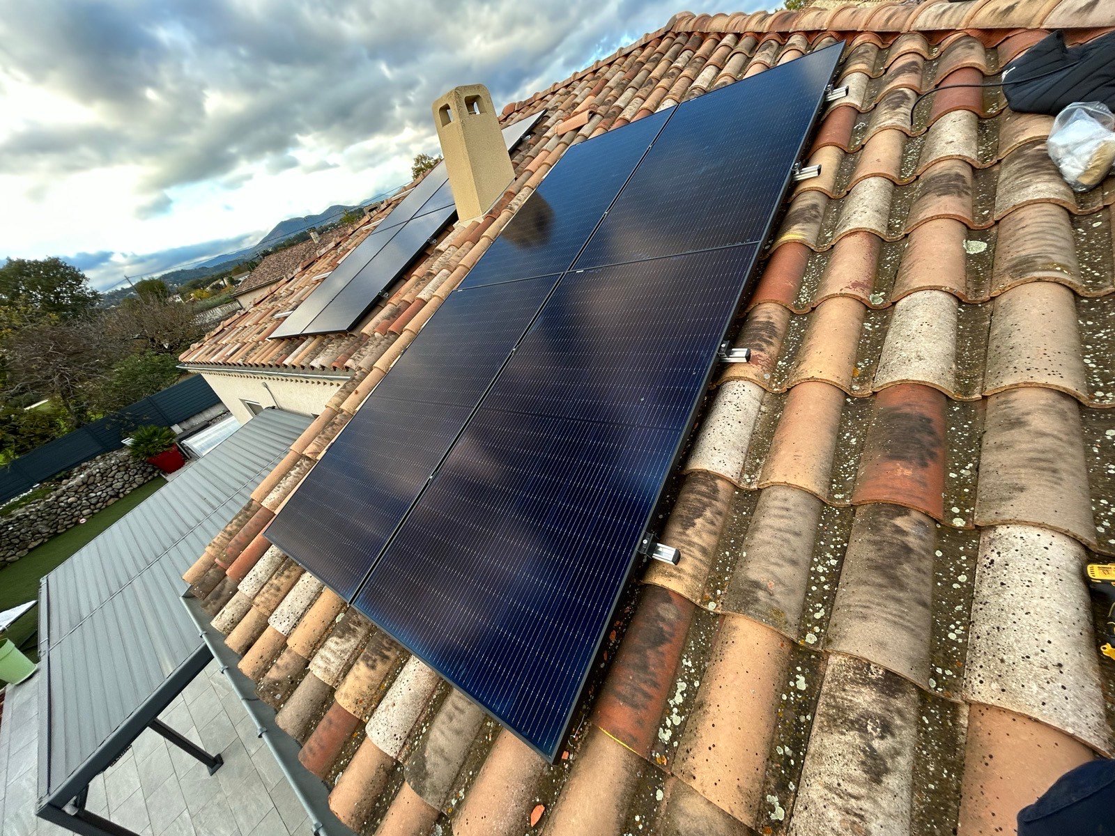 Installation photovoltaïque réalisée par SLG RESEAU ENR dans la Loire — chantier 16